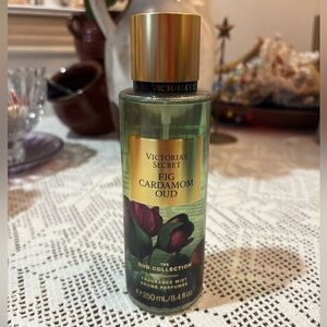 (Inventory 39)Victoria's Secret Fig Cardamom Oud Fragrance Mist - Gold and Green